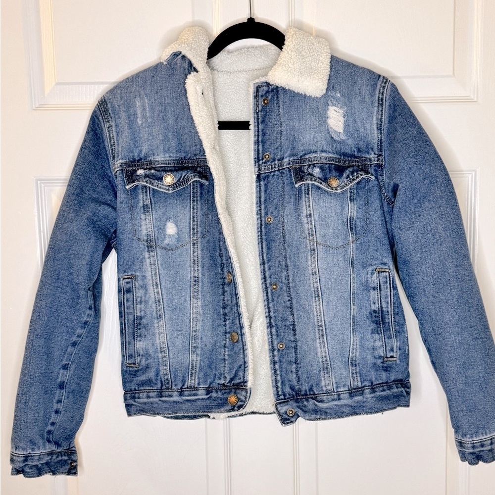Denim jacket with fur